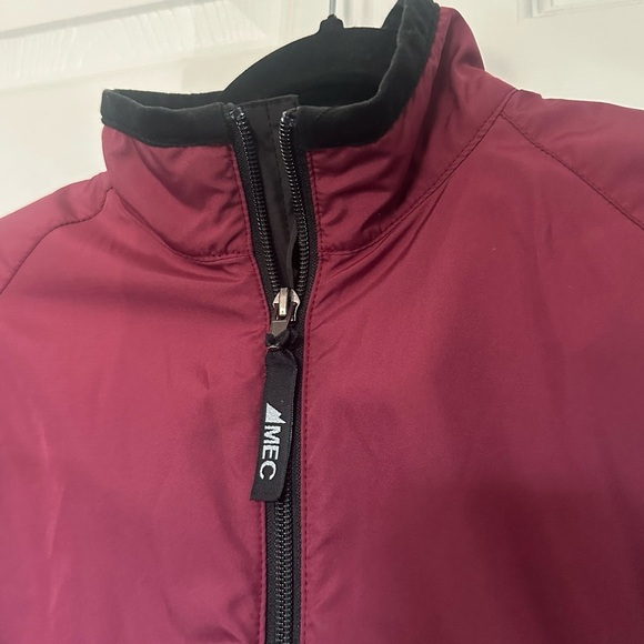 MEC Women’s Maroon Windbreaker Running Cycling Jacket Reflective Stripes | S - Picture 3 of 7
